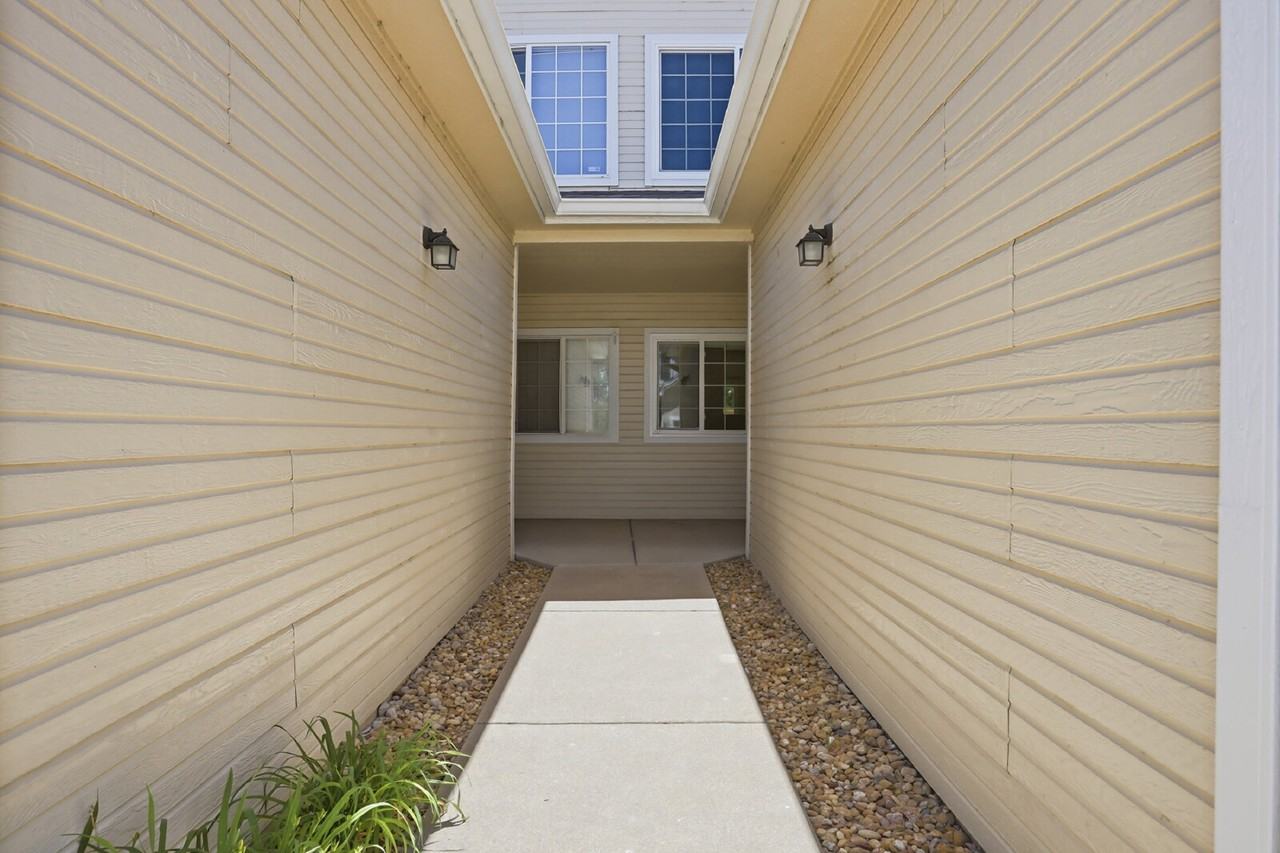 241 Quari St - Photo 4 of 42