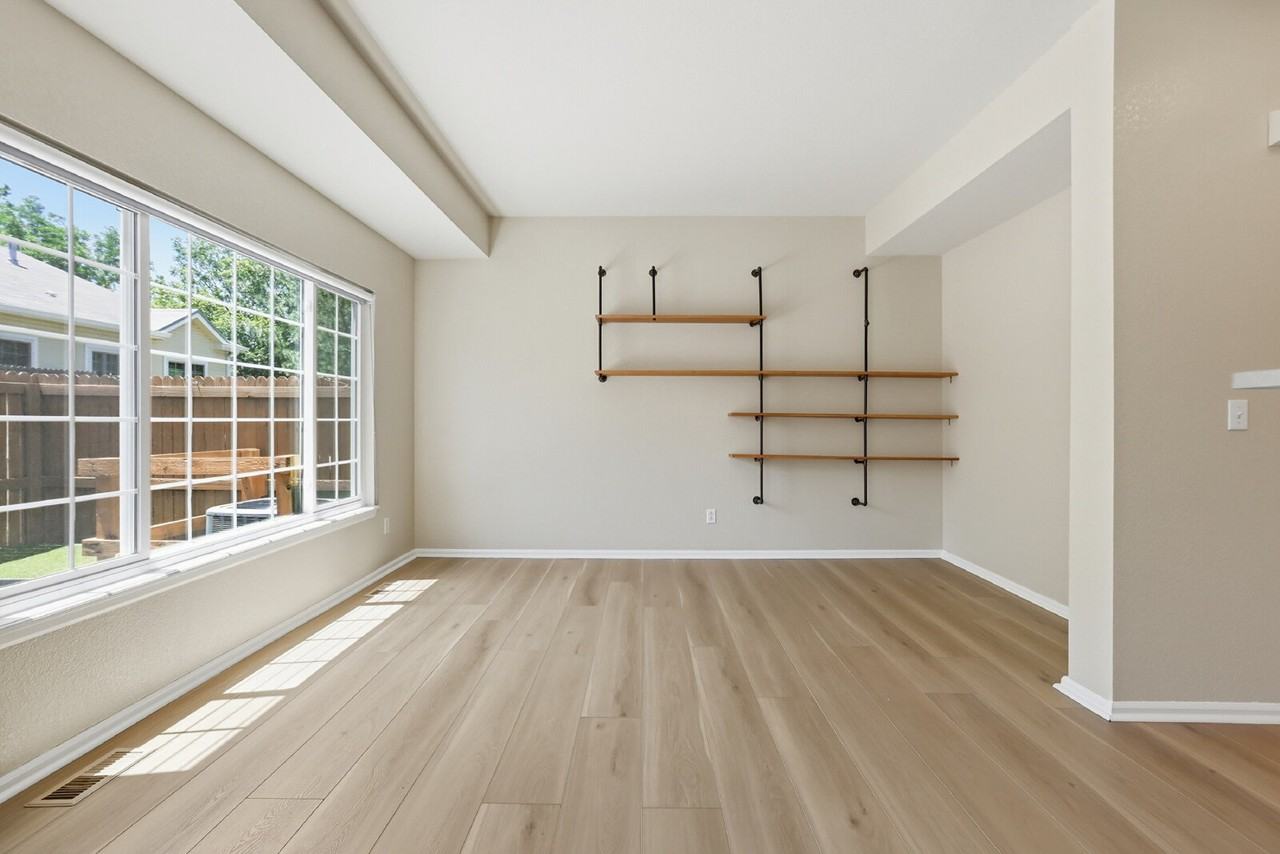 241 Quari St - Photo 7 of 42