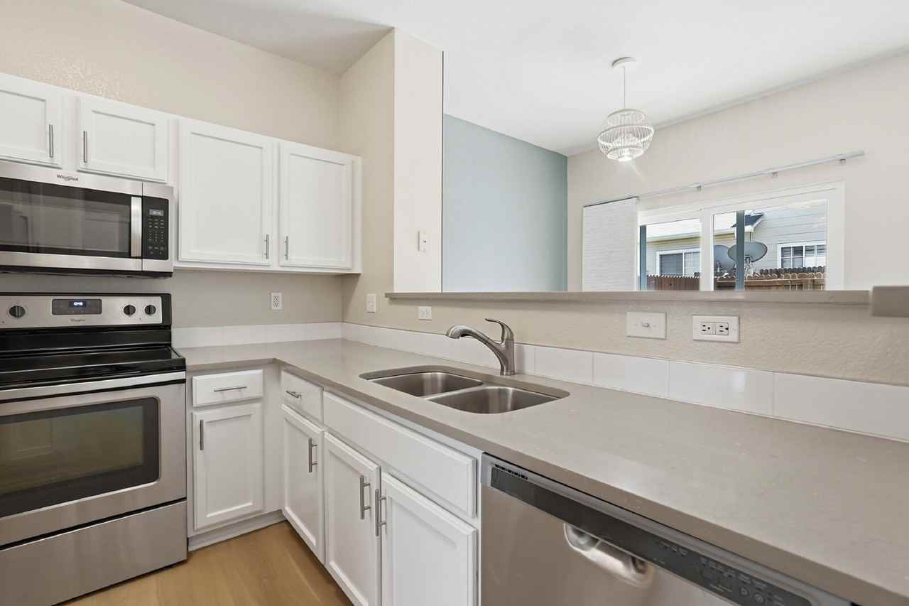 241 Quari St - Photo 3 of 38