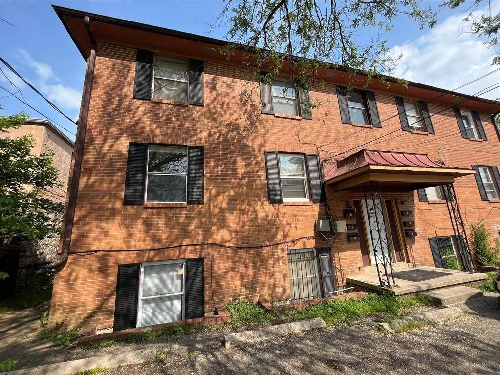 1414 E Columbus St #C - Photo 6 of 7