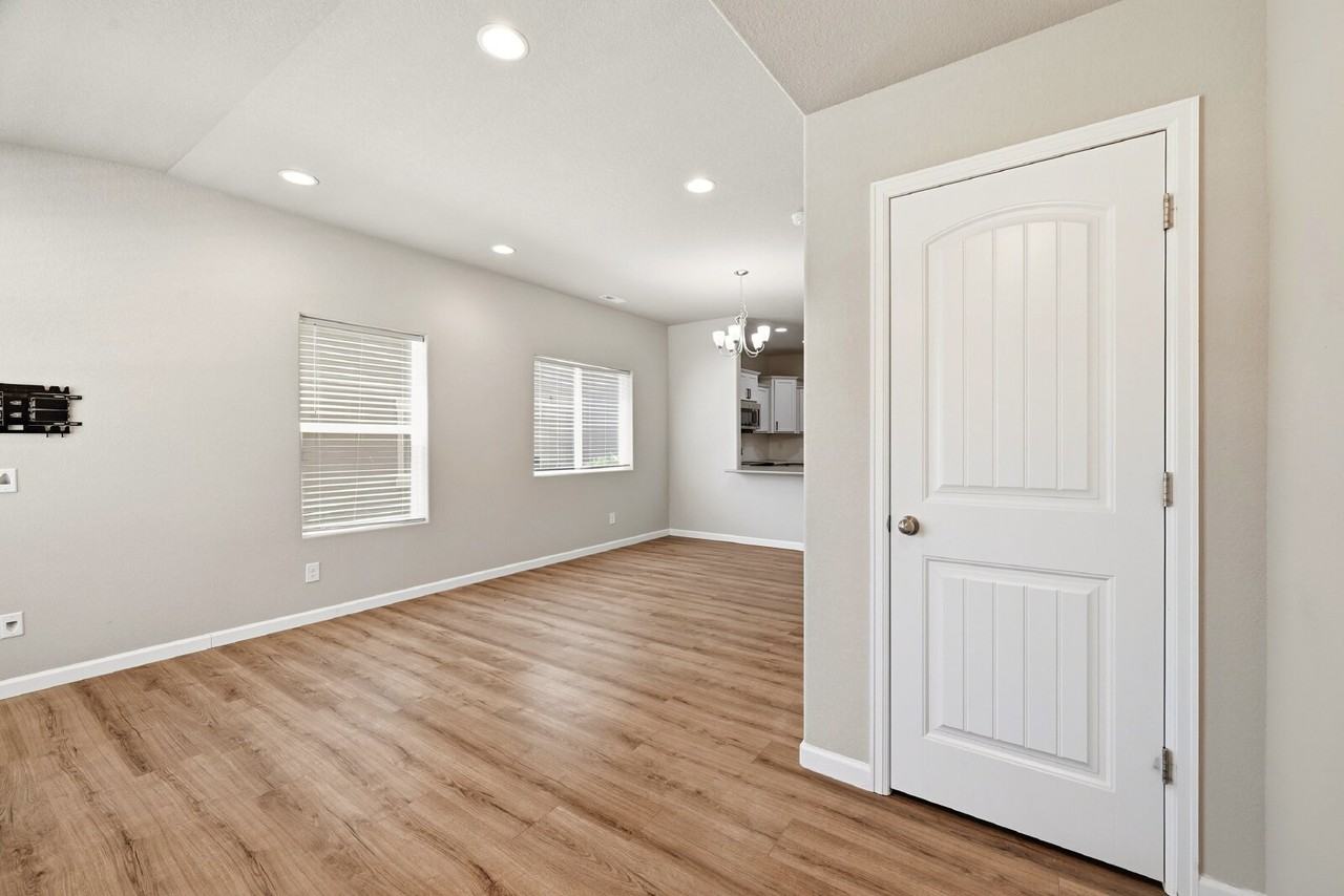 6235 White Wolf Pt - Photo 3 of 35