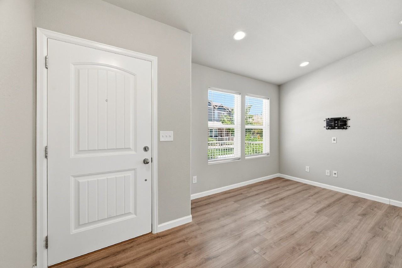 6235 White Wolf Pt - Photo 4 of 35