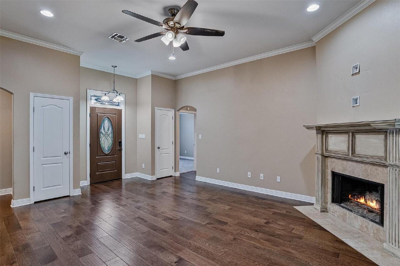 133 Lone Oak St - Photo 4 of 20