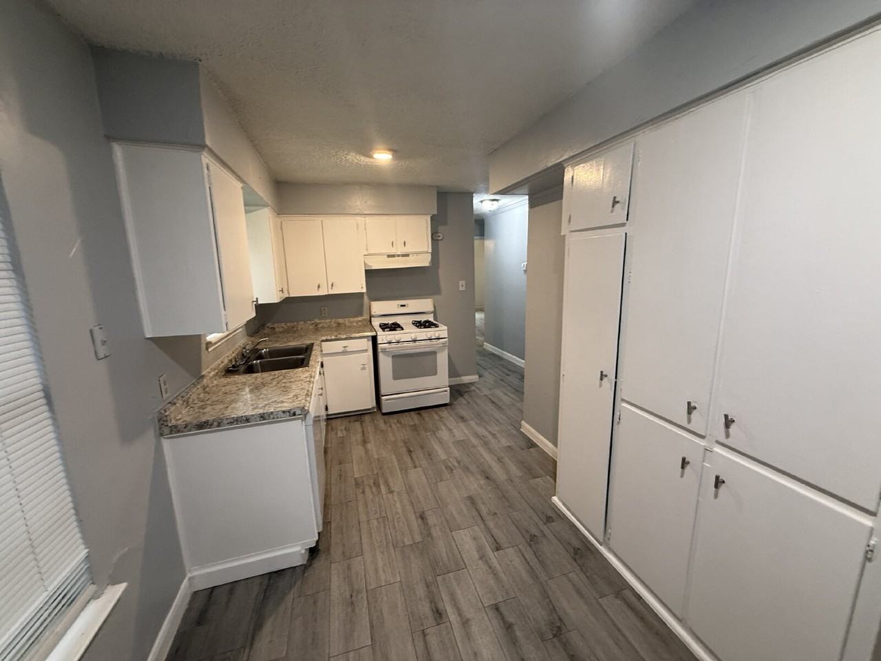 100 E Brown St - Photo 6 of 21