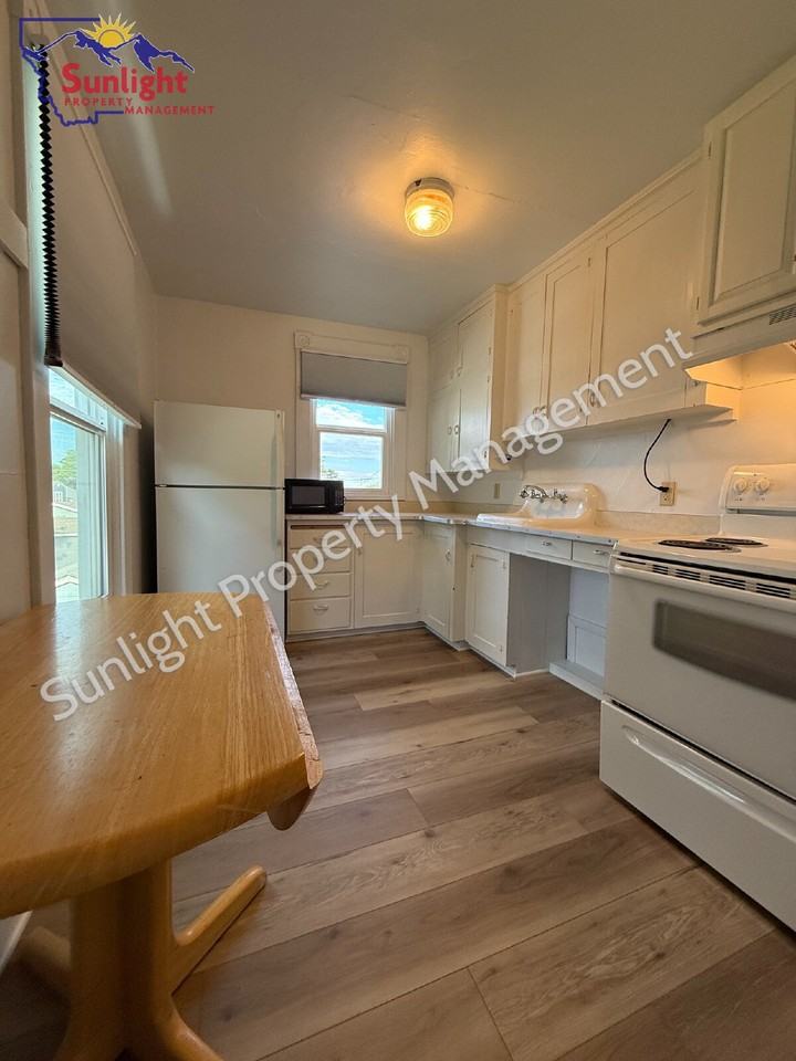 20 1/2 5th Ave - Photo 2 of 8