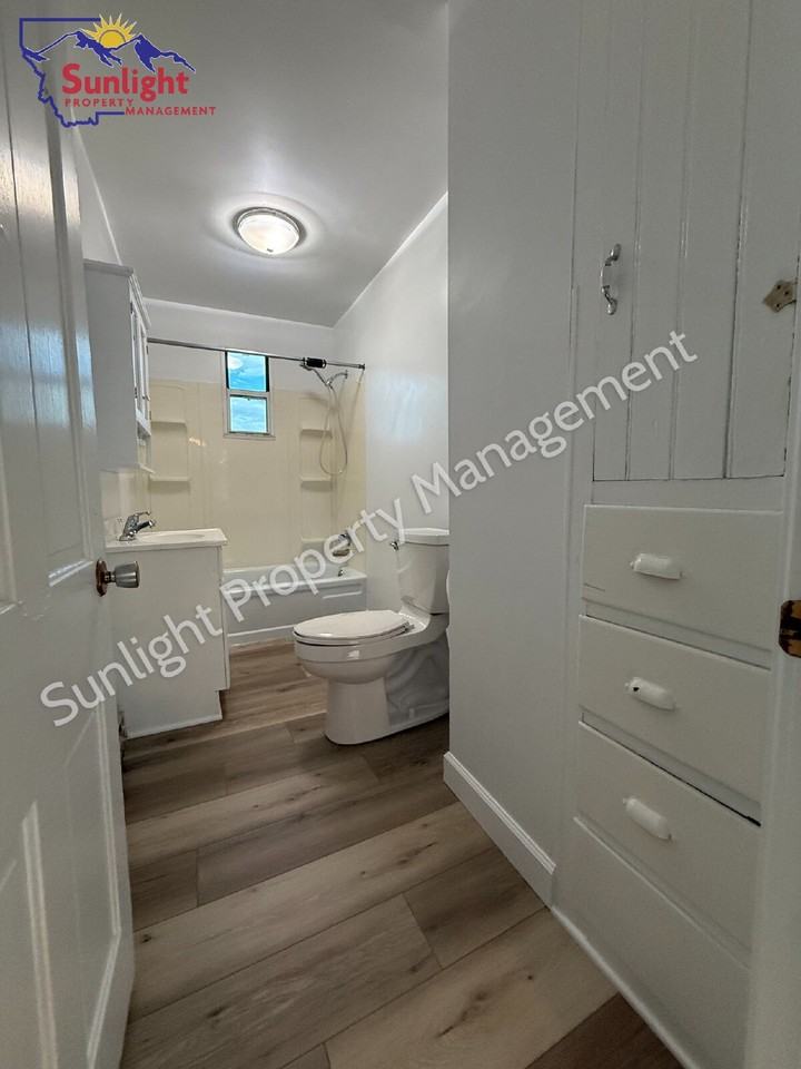 20 1/2 5th Ave - Photo 3 of 8