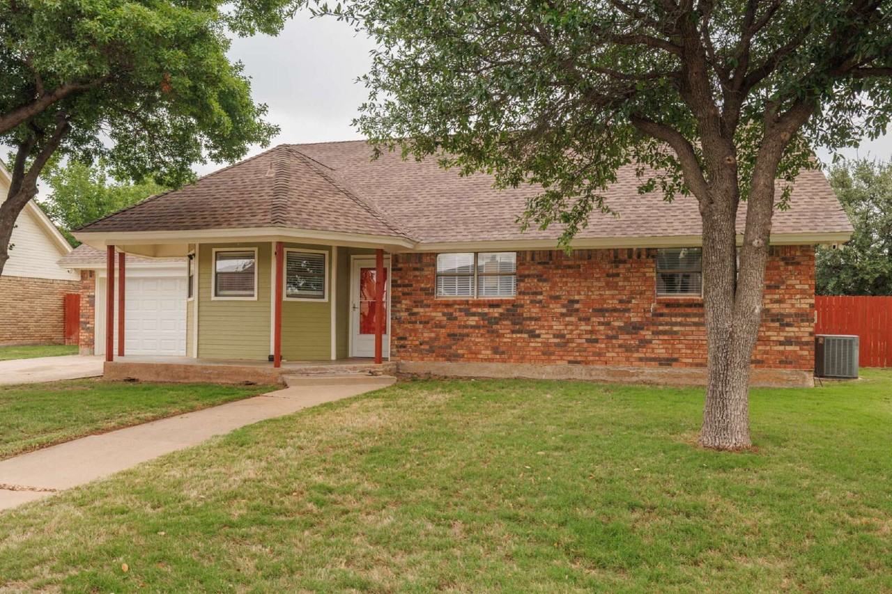 857 Chanticleers Ln - Photo 2 of 39