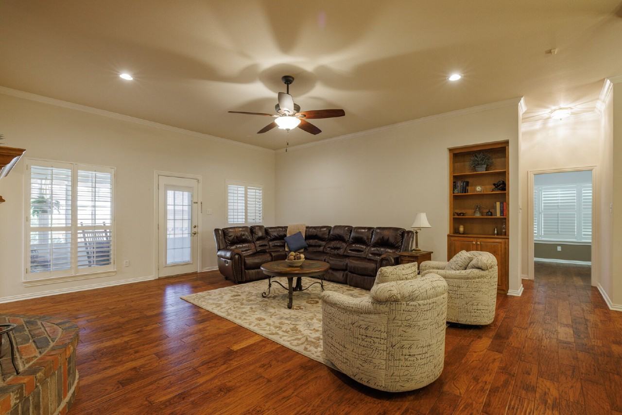 3726 Pensacola Dr - Photo 3 of 50