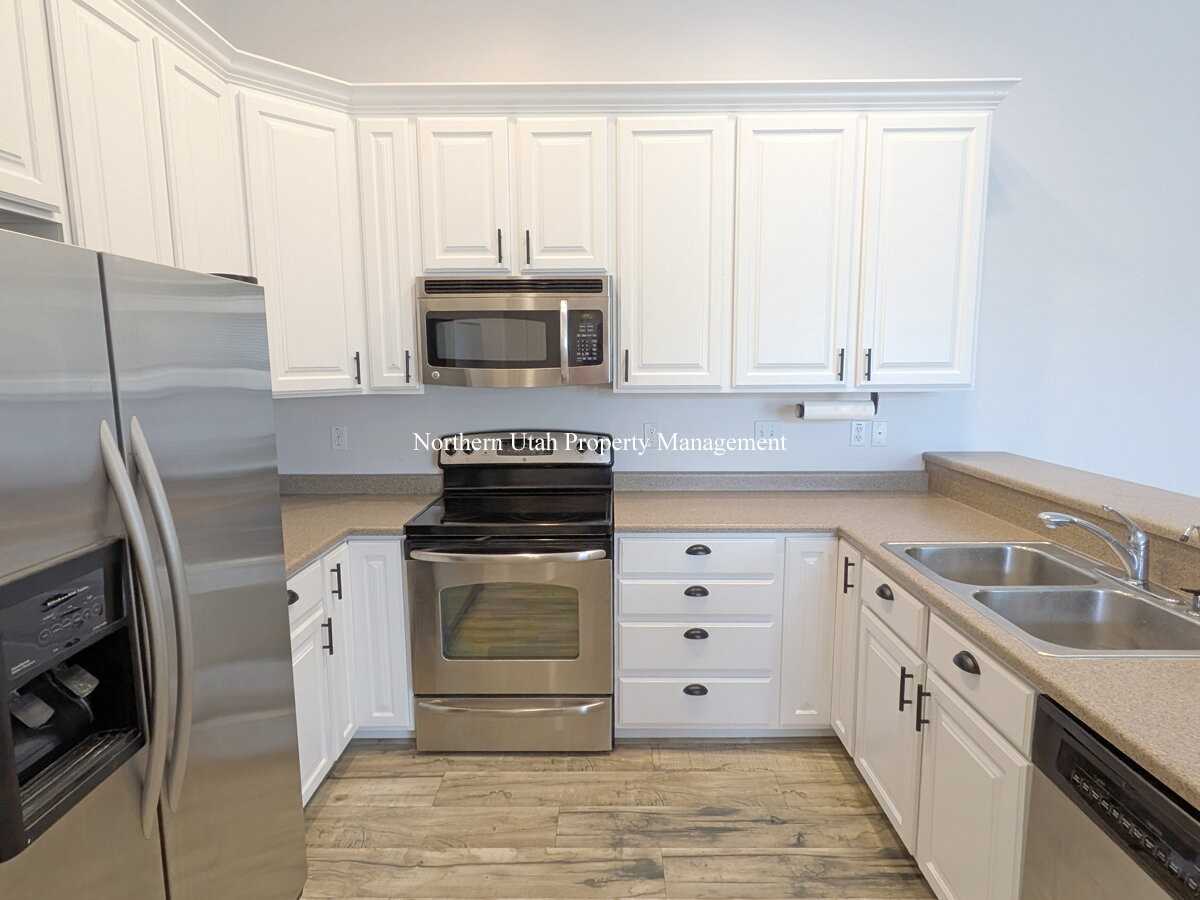 942 Chelsea Ln - Photo 6 of 14