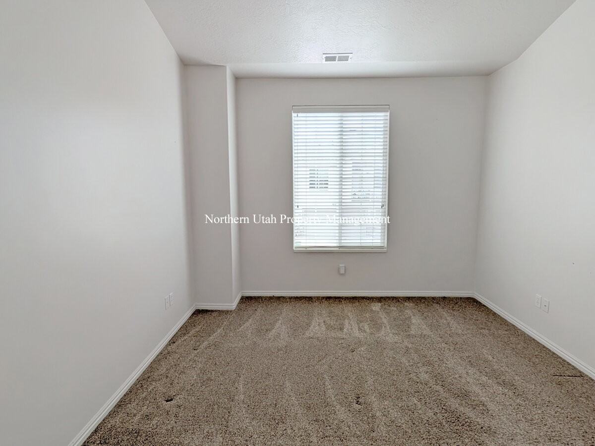 942 Chelsea Ln - Photo 7 of 14
