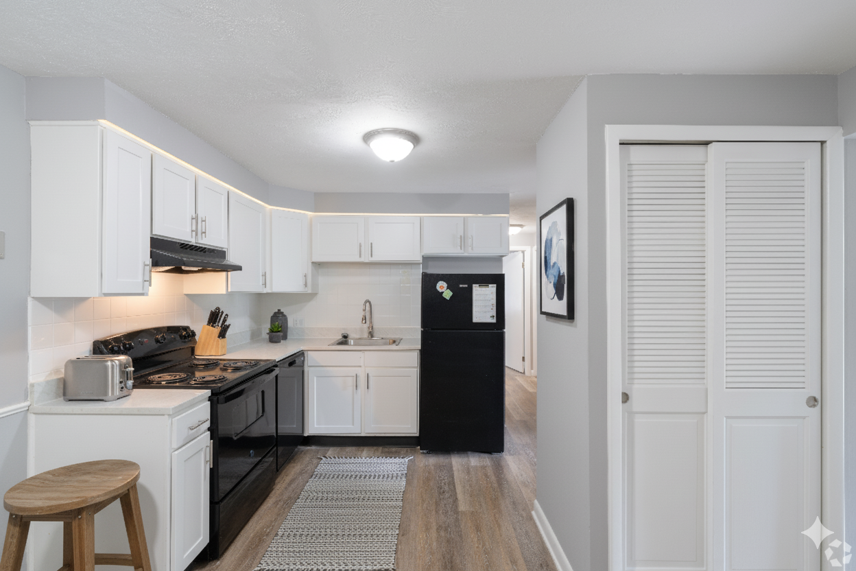 Washington Square Apartments - Photo 5 of 17