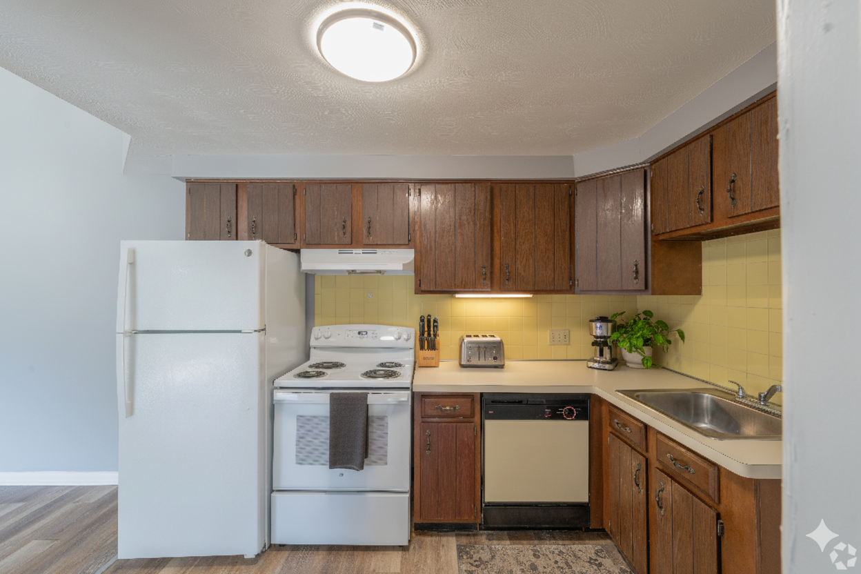 Washington Square Apartments - Photo 7 of 17