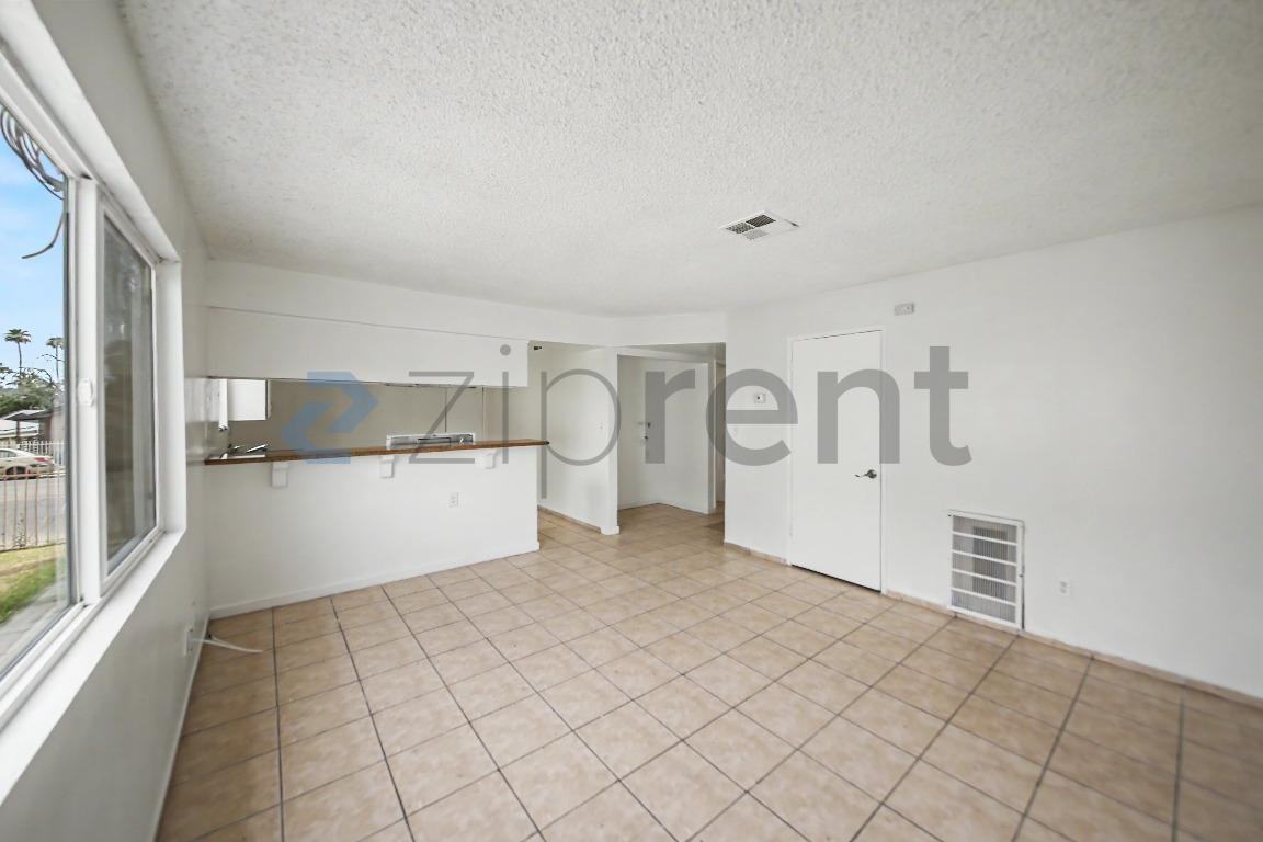 1308 Flower St #A - Photo 5 of 12