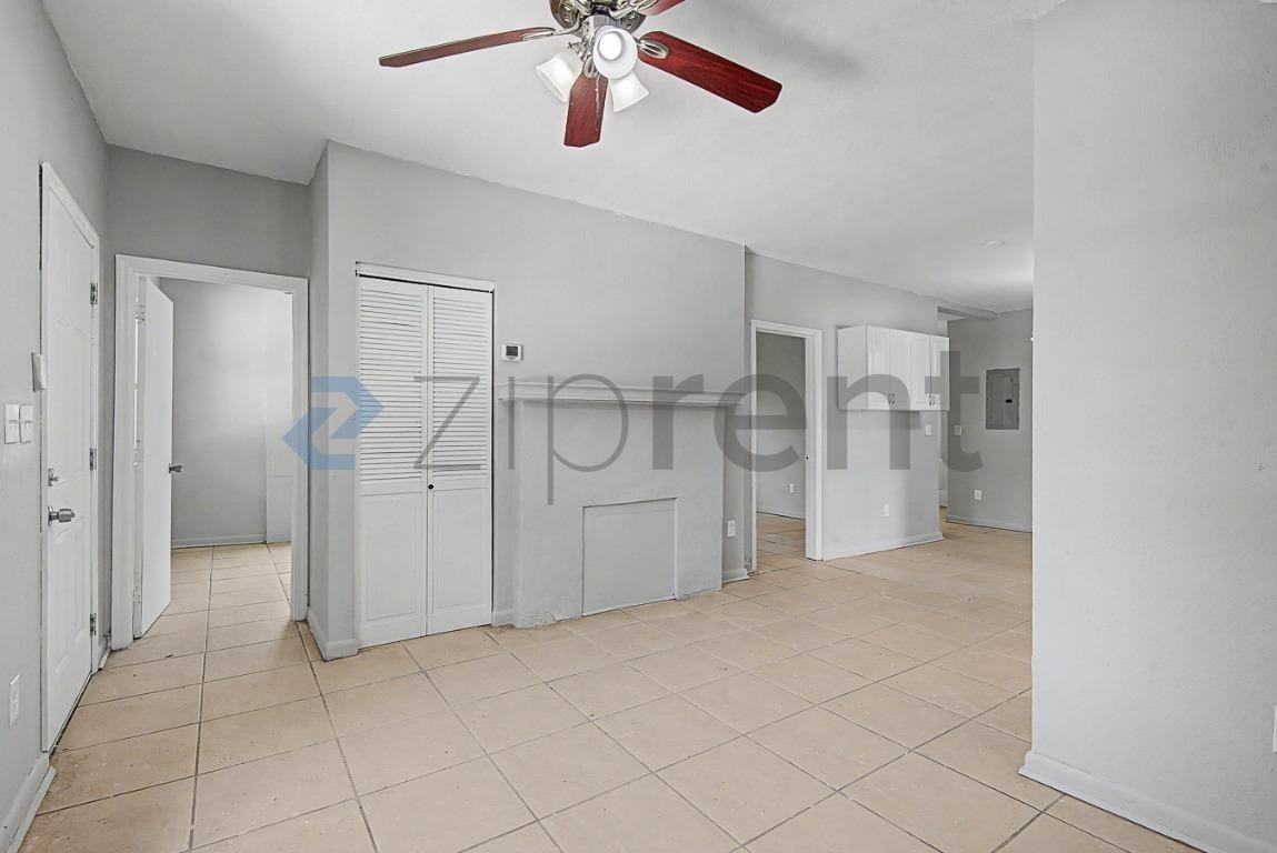 238 Ne 57th St - Photo 5 of 18