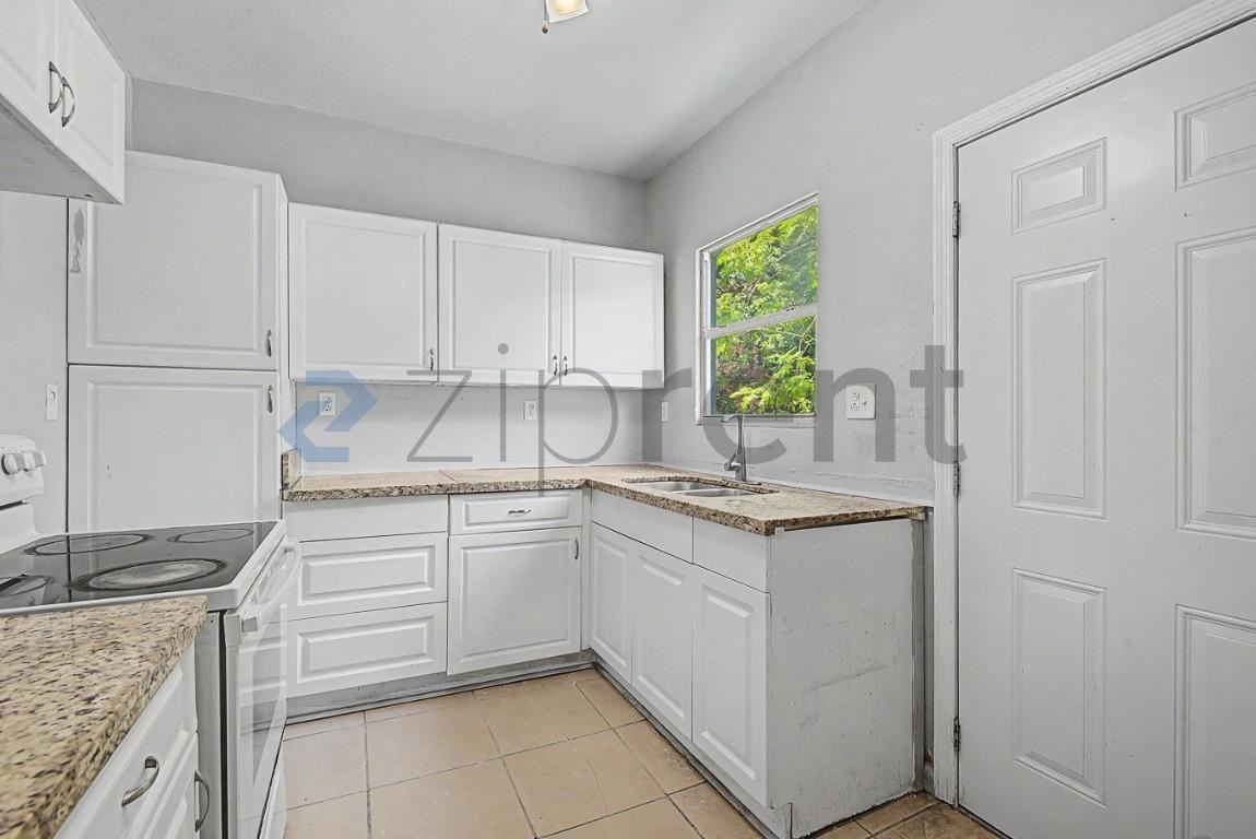 238 Ne 57th St - Photo 5 of 15