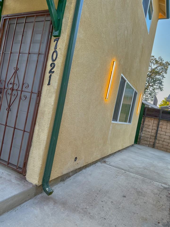 7021 Jamieson Ave #NA - Photo 3 of 33