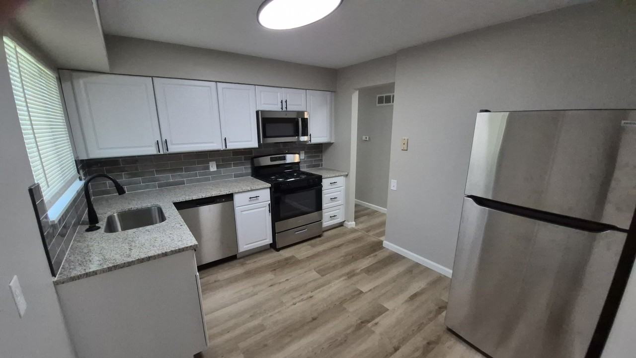 2505 Saint Catherine St #NA - Photo 4 of 8