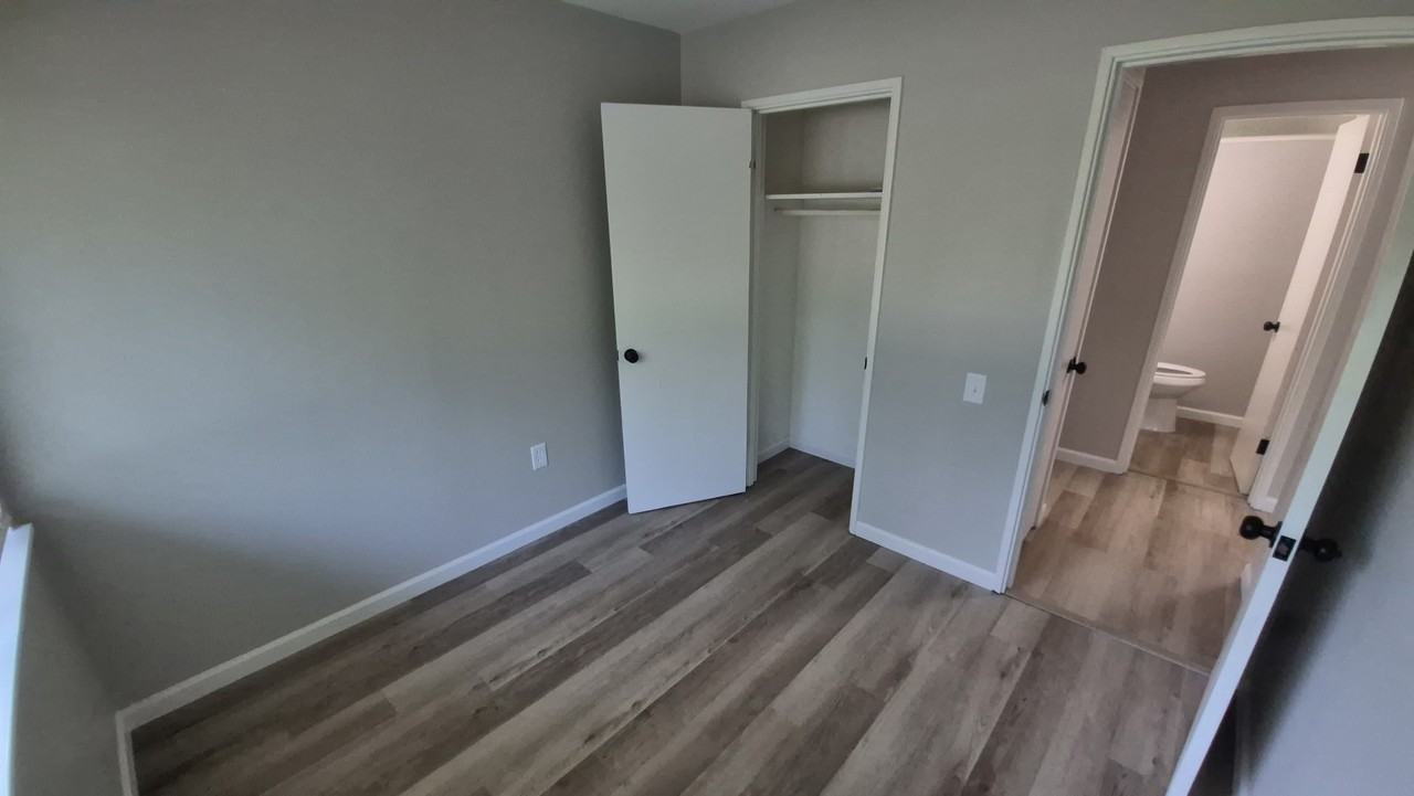 2505 Saint Catherine St #NA - Photo 6 of 8