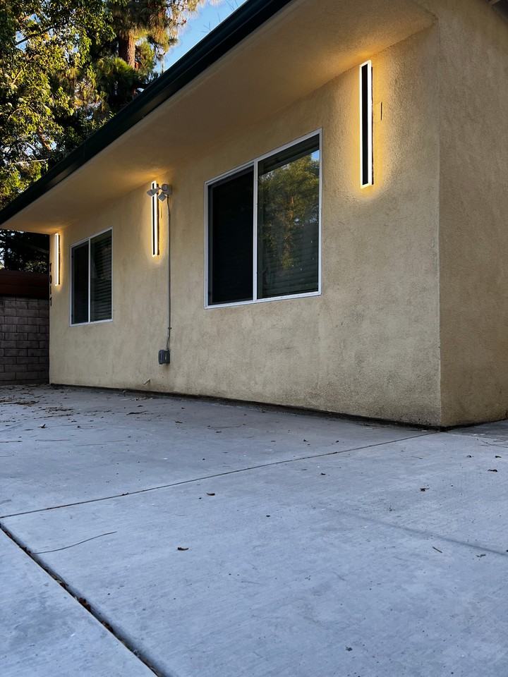 7017 Jamieson Ave #NA - Photo 2 of 16