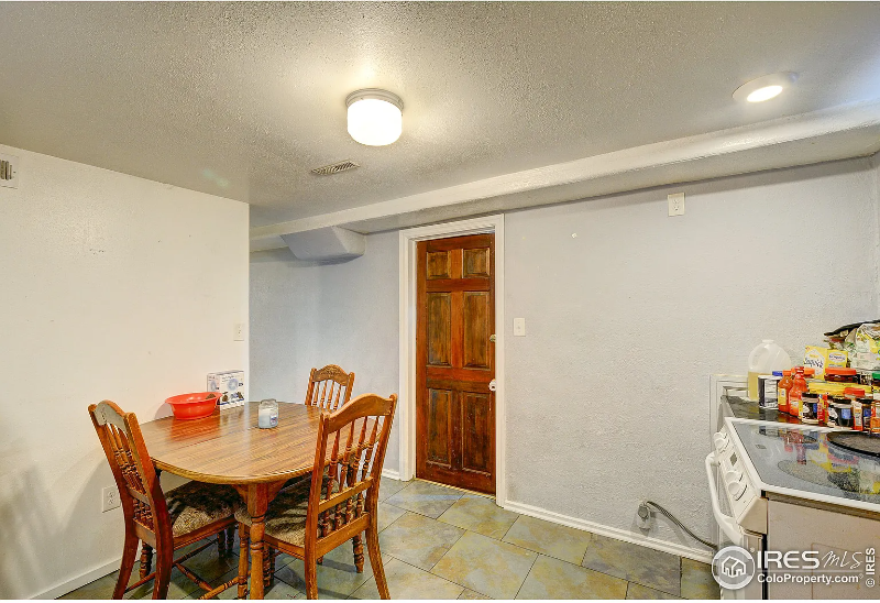 1617 6th Ave #B - Photo 2 of 12