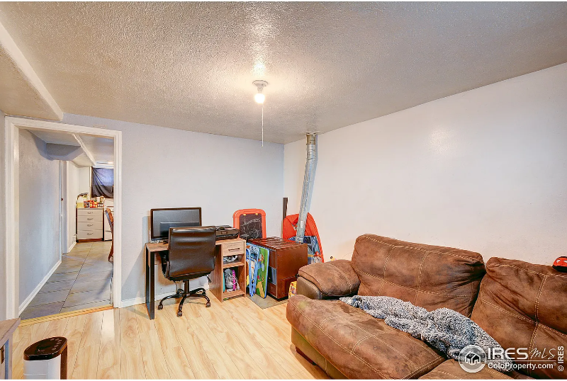1617 6th Ave #B - Photo 4 of 12