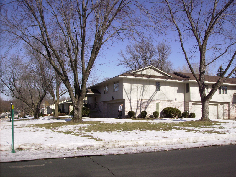 5317 Malibu Dr - Photo 2 of 13