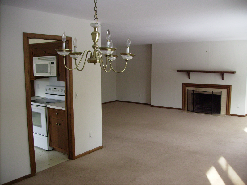 5317 Malibu Dr - Photo 6 of 13