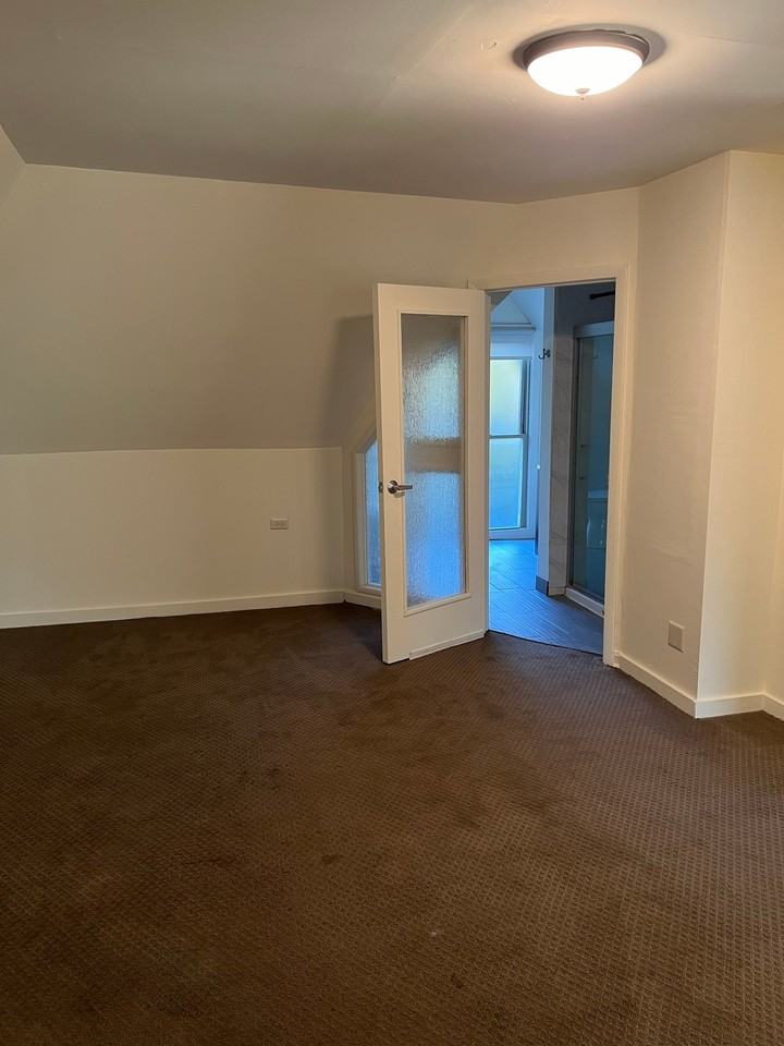 2700/2702 N Stowell Ave #2702 - Photo 6 of 8