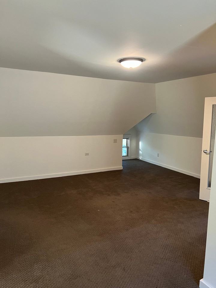2700/2702 N Stowell Ave #2702 - Photo 7 of 8