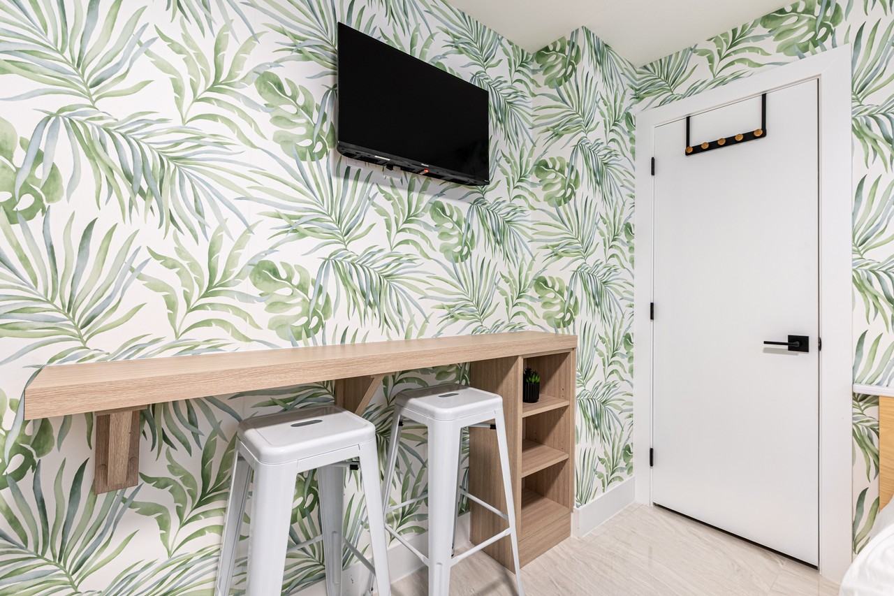 304 Rosser Avenue - Photo 4 of 7