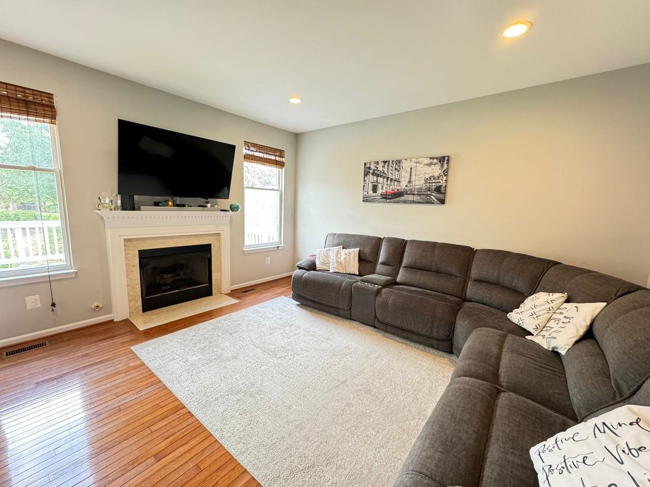 21547 Trowbridge Sq - Photo 4 of 14