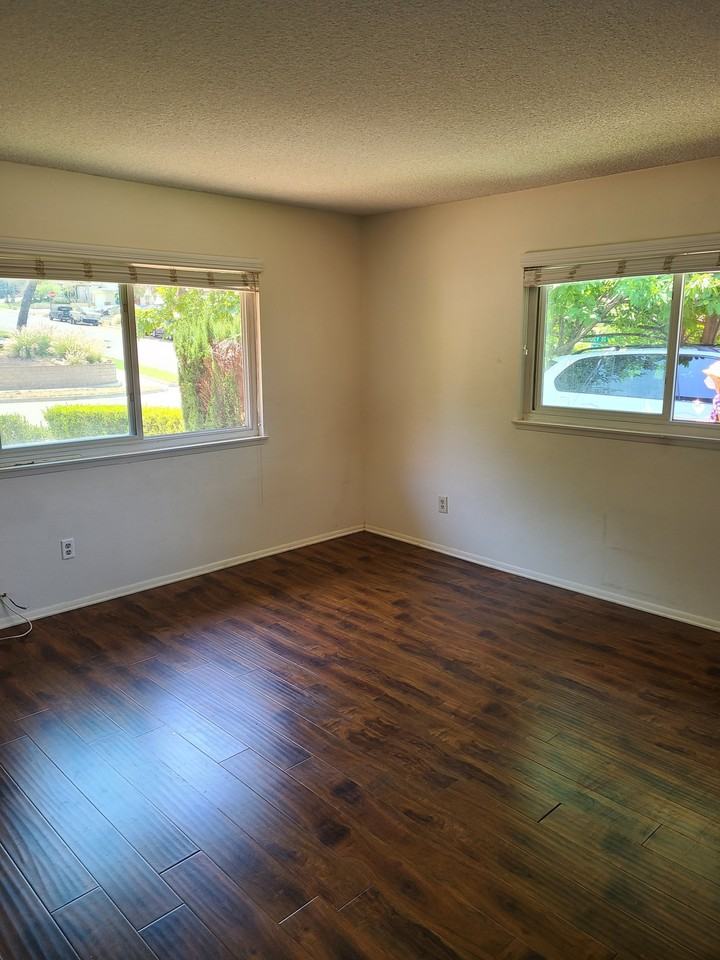 2547 Rambling Ct - Photo 4 of 11