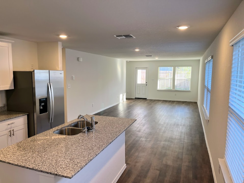 735 Bluegrass Pt - Photo 4 of 20