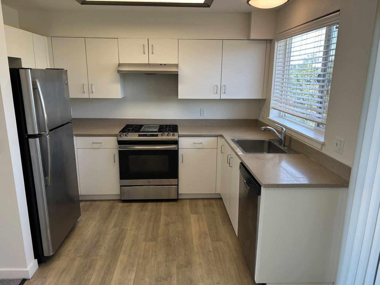 445 Southwest Blvd #14 - Photo 7 of 20