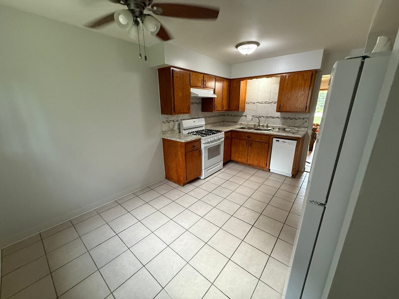 542 Newman Rd #3 - Photo 7 of 17
