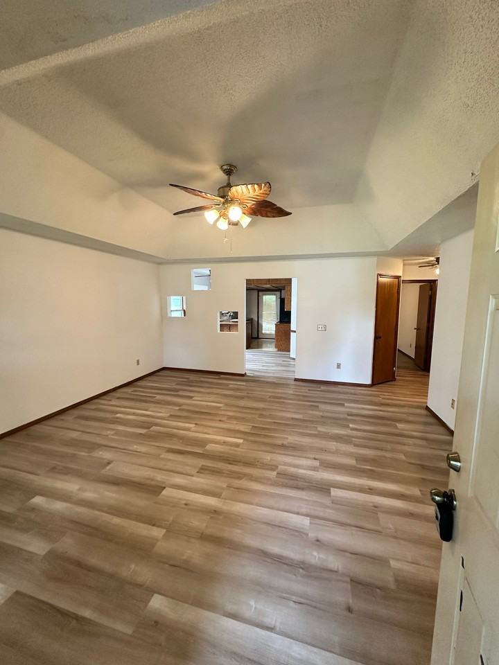 3710 W Sylvania St - Photo 2 of 9