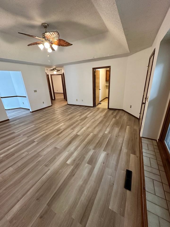 3710 W Sylvania St - Photo 3 of 9