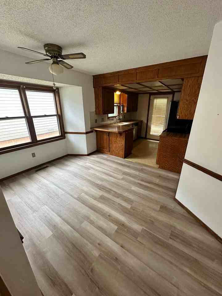 3710 W Sylvania St - Photo 4 of 9