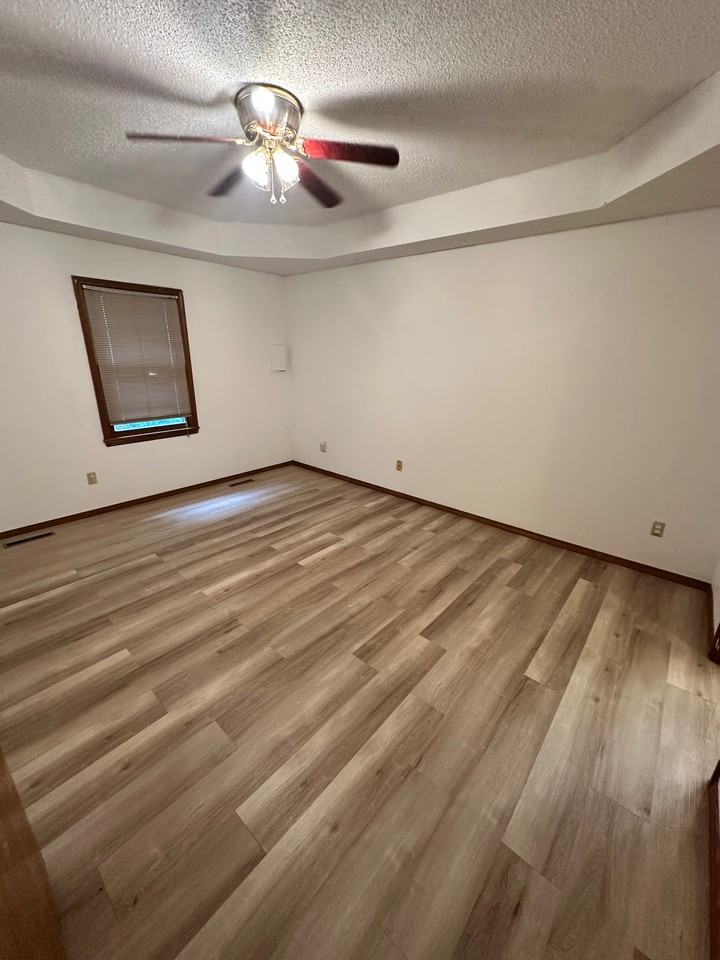 3710 W Sylvania St - Photo 7 of 9