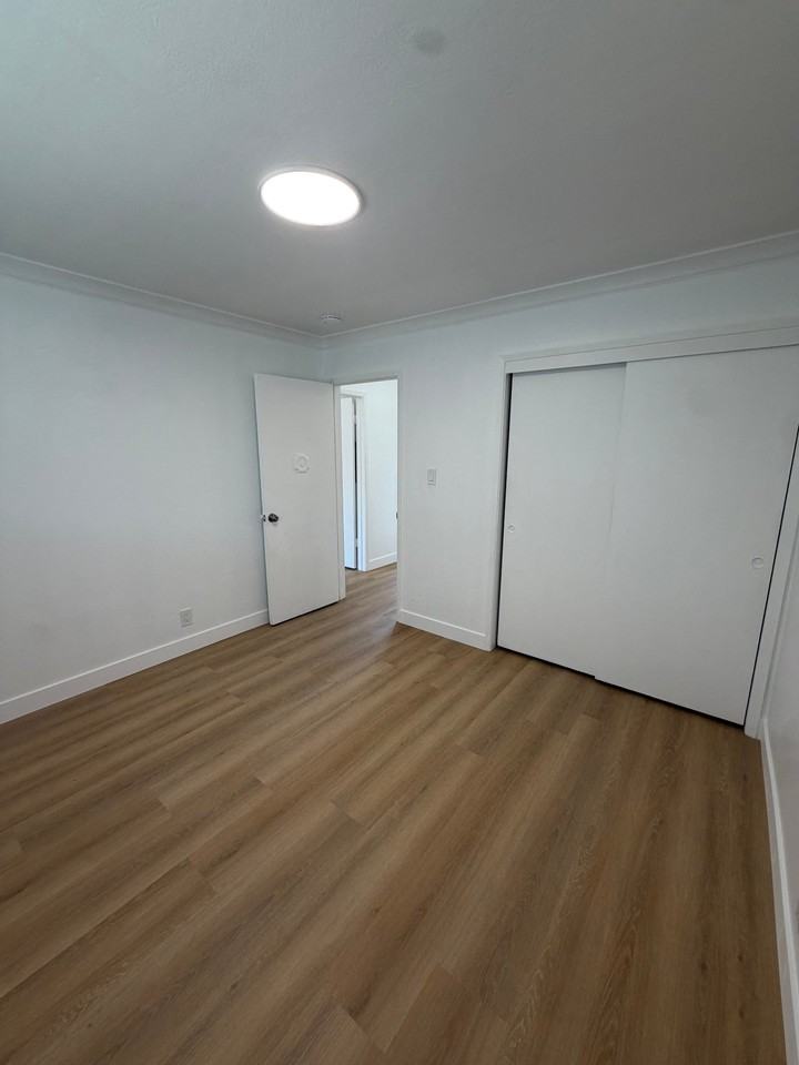 30 W Harder Rd #4 - Photo 2 of 5