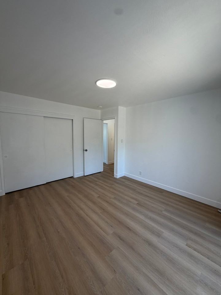 30 W Harder Rd #4 - Photo 4 of 5