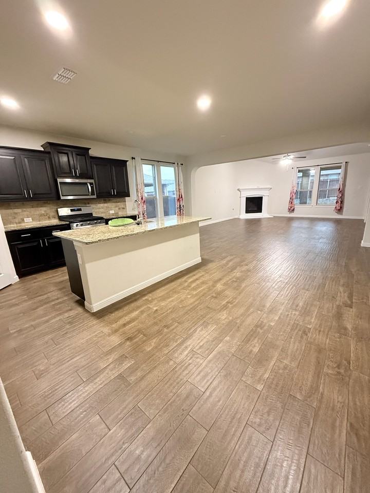 565 Lindisfarne Ln #NA - Photo 2 of 19
