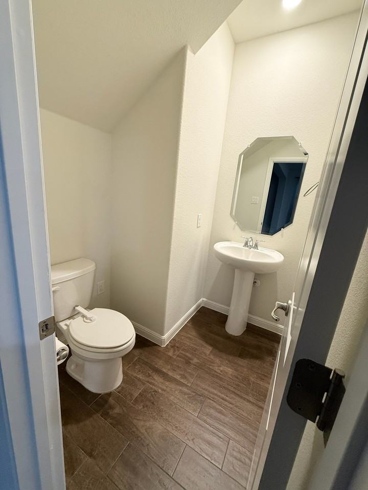 565 Lindisfarne Ln #NA - Photo 5 of 19