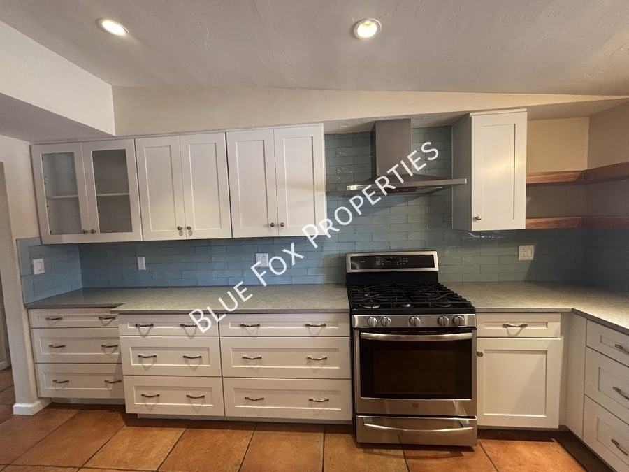 729 N Alamo Ave - Photo 3 of 28