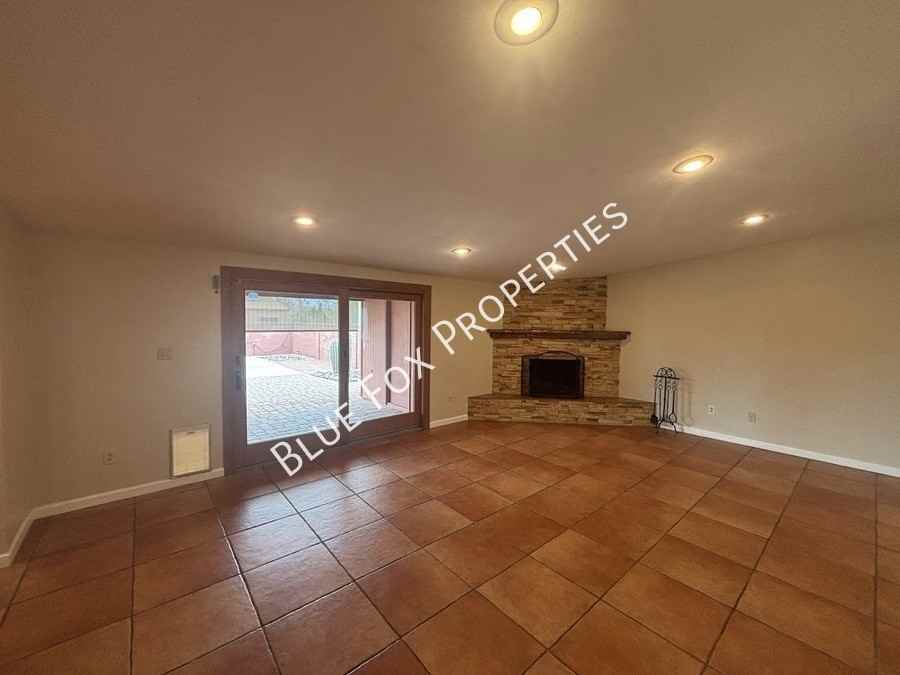 729 N Alamo Ave - Photo 6 of 28