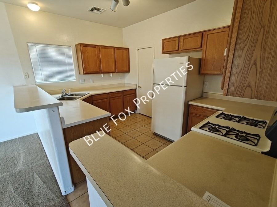 8262 W Zlacket Dr - Photo 2 of 38