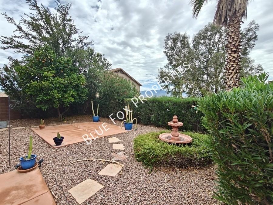10923 S Lake Gambusi Dr - Photo 4 of 42