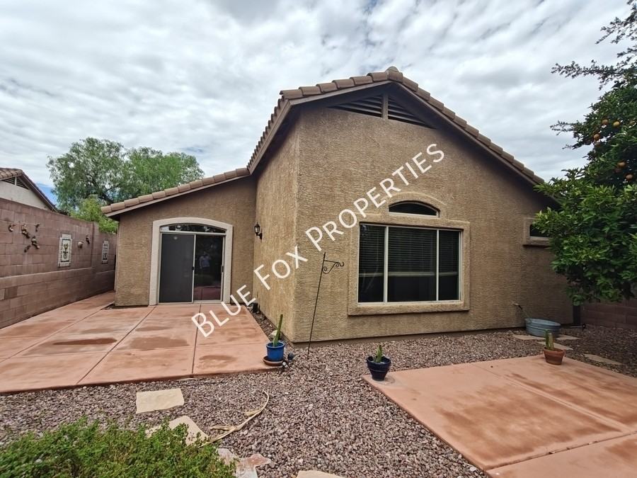 10923 S Lake Gambusi Dr - Photo 6 of 42