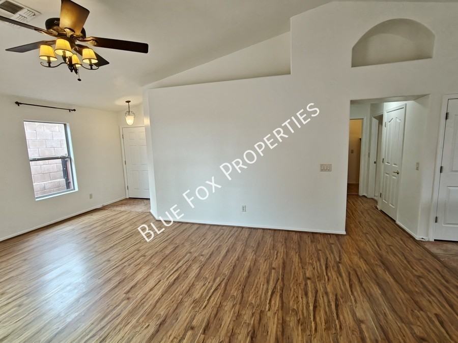 10923 S Lake Gambusi Dr - Photo 3 of 36