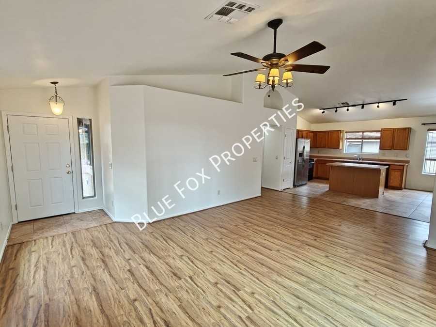 10923 S Lake Gambusi Dr - Photo 4 of 36